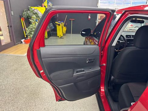 Used 2017 Mitsubishi Outlander Sport ES image 12