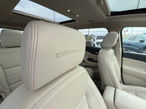 Used 2021 GMC Acadia Denali w/ Denali Ultimate Package image 23
