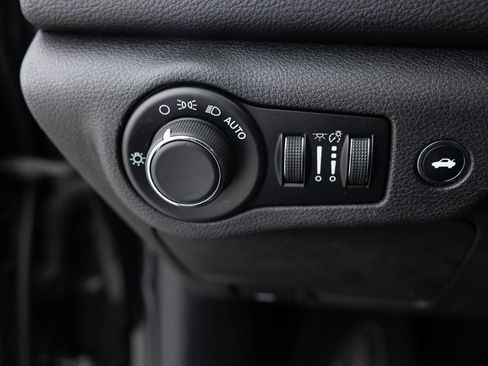 Used 2017 Chrysler 200 Limited Platinum image 35