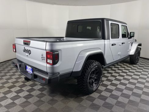 Used 2022 Jeep Gladiator Willys image 7