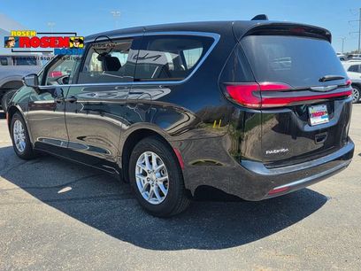 Used 2024 Chrysler Pacifica Touring-L
