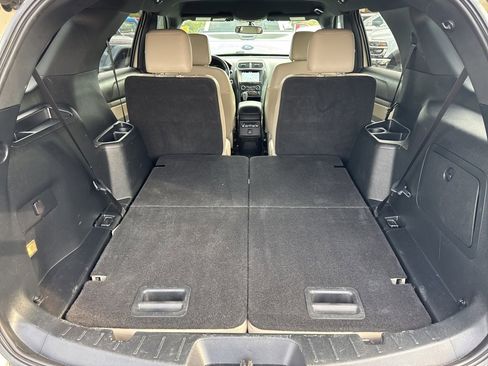 Used 2018 Ford Explorer XLT w/ Equipment Group 202A image 10