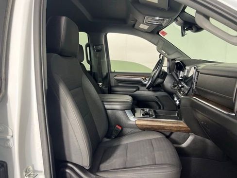 Used 2024 GMC Sierra 3500 SLE w/ SLE Value Package image 19