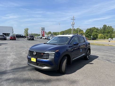 New 2025 Nissan Kicks SR image 1