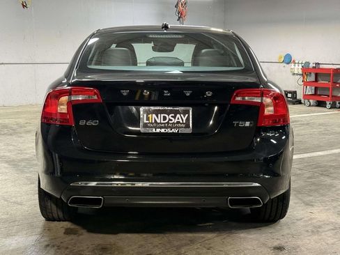 Used 2018 Volvo S60 T5 Inscription Platinum image 11