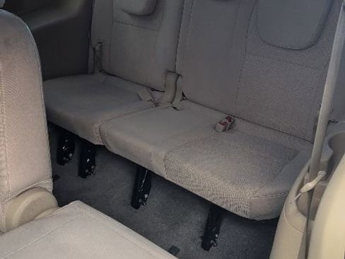Used 2016 Kia Sedona LX image 31