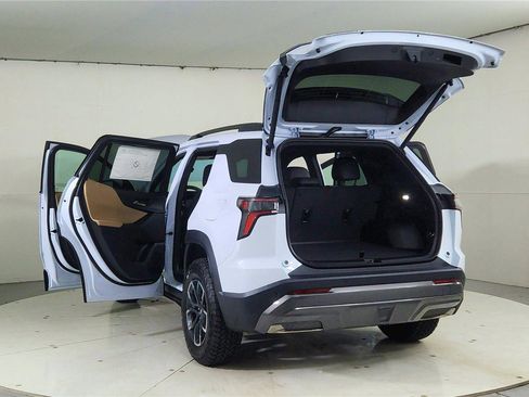 New 2026 Chevrolet Equinox ACTIV w/ Convenience Package III image 11