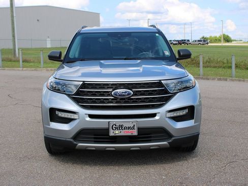Used 2021 Ford Explorer XLT w/ Equipment Group 202A RWD image 4
