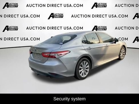 Used 2018 Toyota Camry LE FWD image 9