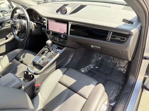 Used 2024 Porsche Macan AWD/4WD image 29