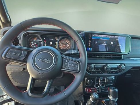 Used 2024 Jeep Wrangler Unlimited Rubicon w/ XTREMEE 35" Tire Package image 9