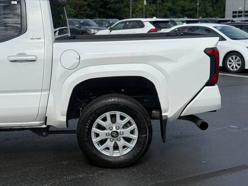 Certified 2025 Toyota Tacoma SR5 AWD/4WD image 4