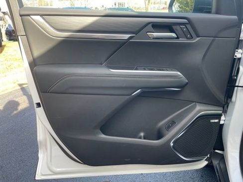 New 2026 GMC Acadia Elevation image 18