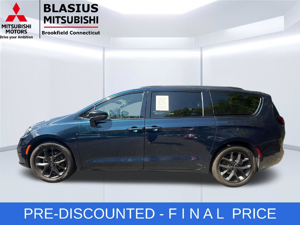 Used 2023 Chrysler Pacifica Limited w/ S Appearance Package FWD image 13