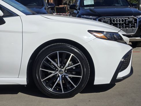 Used 2021 Toyota Camry SE image 11