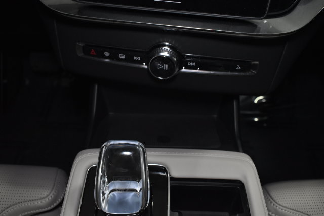Used 2026 Volvo XC90 B6 Ultra w/ Lounge Package AWD/4WD image 33