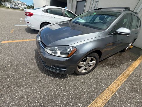 Used 2015 Volkswagen Golf TDI S FWD image 2