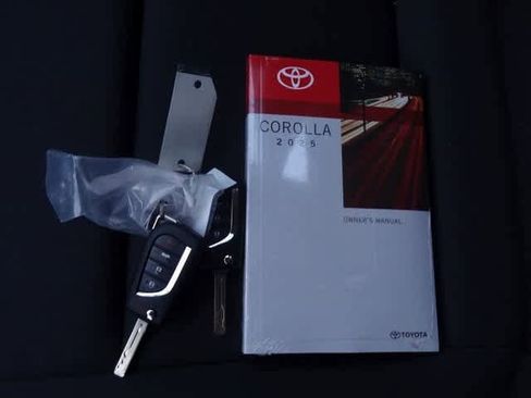 Used 2025 Toyota Corolla LE image 24