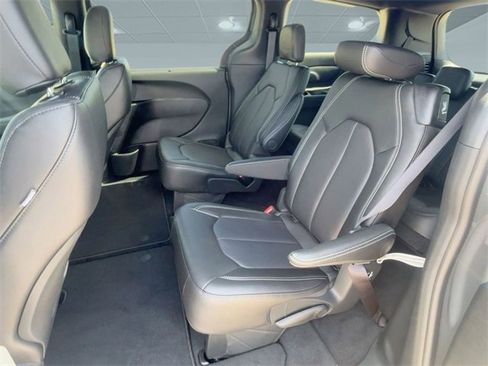 New 2025 Chrysler Pacifica Select image 14