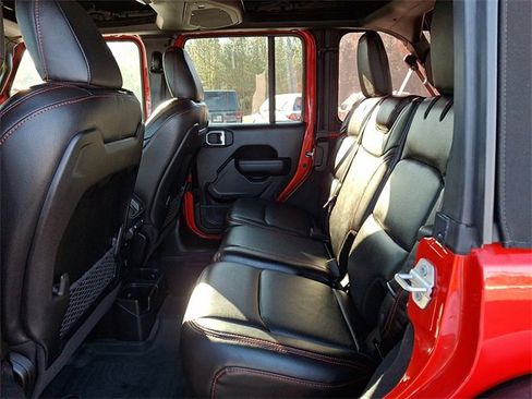 Used 2024 Jeep Wrangler Unlimited Rubicon w/ Technology Group image 10