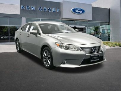 Used 2015 Lexus ES 300h w/ Navigation System Package