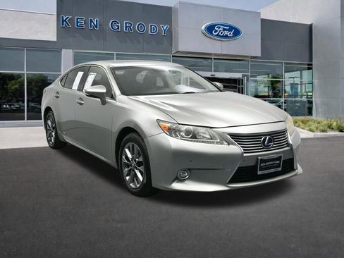 Used 2015 Lexus ES 300h w/ Navigation System Package image 1