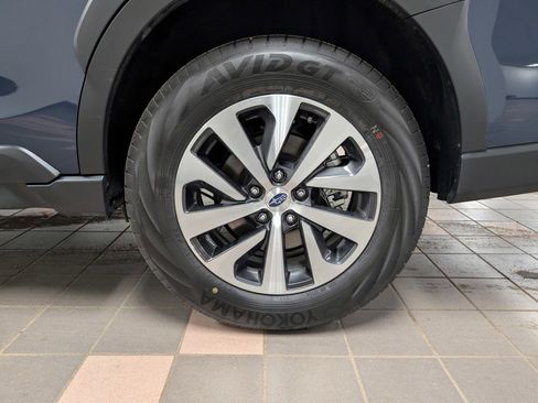 Used 2025 Subaru Outback Premium image 29