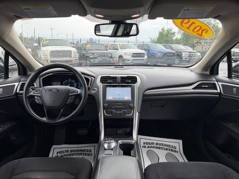 Used 2019 Ford Fusion SE FWD image 22