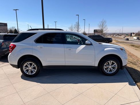 Used 2017 Chevrolet Equinox LT w/ Convenience Package image 6