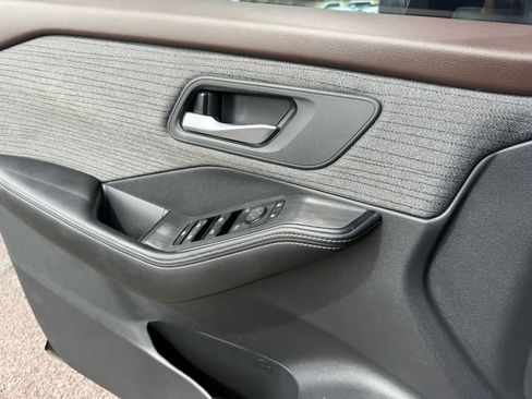 Used 2023 Nissan Rogue SV FWD image 18