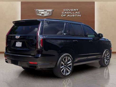 Certified 2024 Cadillac Escalade Sport Platinum w/ LPO, Floor Liner Package AWD/4WD image 4