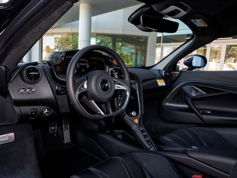 New 2026 McLaren 750S image 30