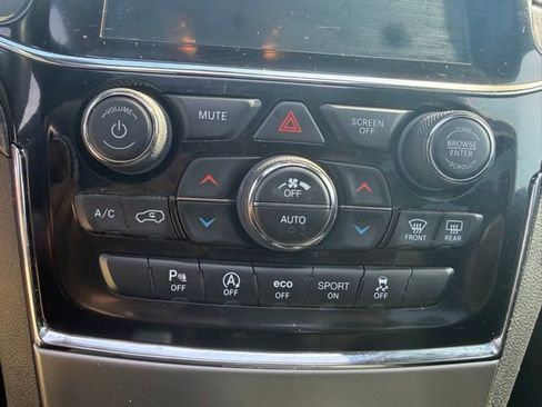 Certified 2022 Jeep Grand Cherokee Laredo X AWD/4WD image 23