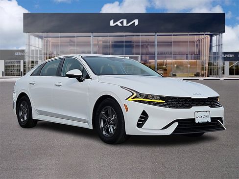 Used 2023 Kia K5 LXS image 1