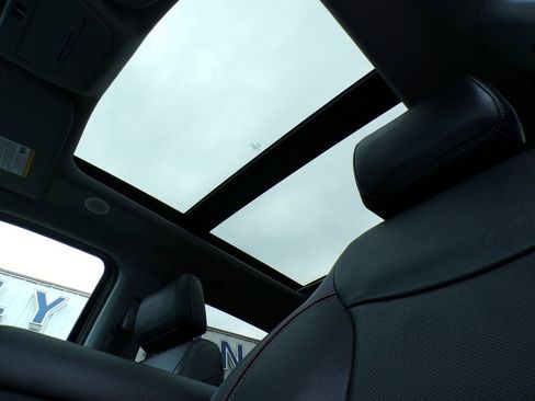 Used 2022 Ford F150 Lariat w/ Equipment Group 502A High image 17