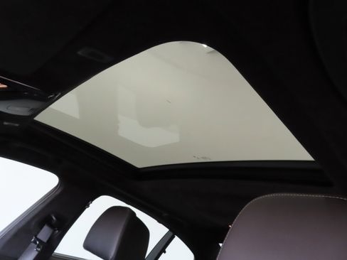 Used 2023 BMW M550i xDrive M550i xDrive w/ Dynamic Handling Package image 23