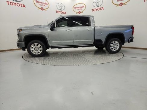 Used 2025 Chevrolet Silverado 2500 High Country w/ Technology Package AWD/4WD image 5