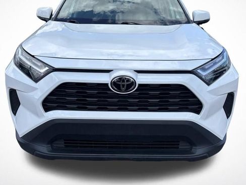 Used 2022 Toyota RAV4 XLE AWD/4WD image 2