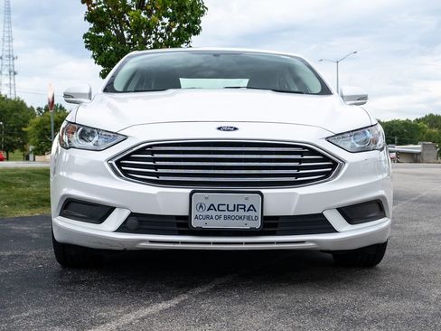 Used 2017 Ford Fusion SE w/ Fusion SE Technology Package image 3