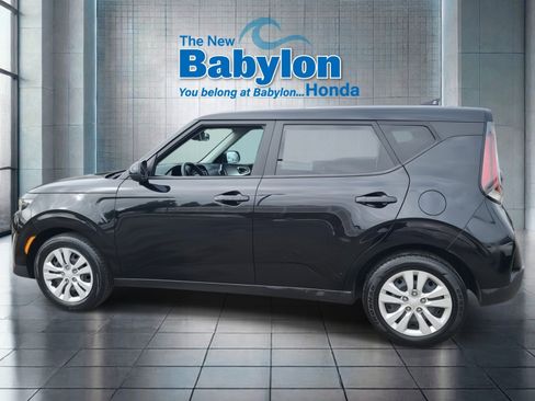 Used 2023 Kia Soul LX image 2