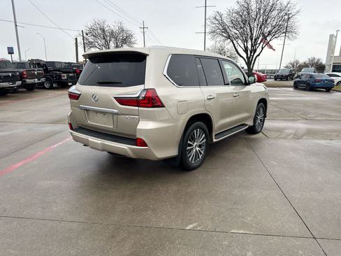 Used 2019 Lexus LX 570 4WD image 4