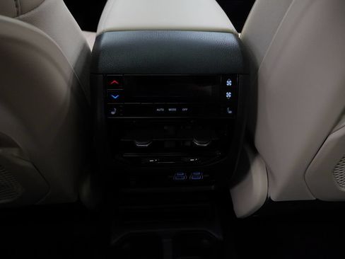 Certified 2025 Jeep Grand Cherokee L Limited w/ Luxury Tech Group II AWD/4WD image 33