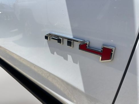 Used 2022 GMC Yukon XL AT4 w/ AT4 Premium Plus Package AWD/4WD image 8