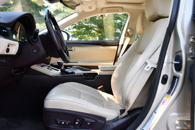 Used 2017 Lexus ES 350 w/ Luxury Package FWD image 12
