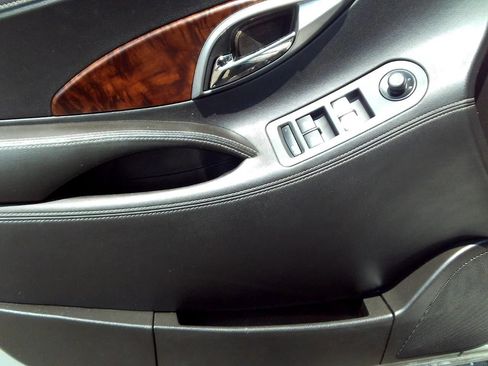 Used 2011 Buick LaCrosse CXL FWD image 17