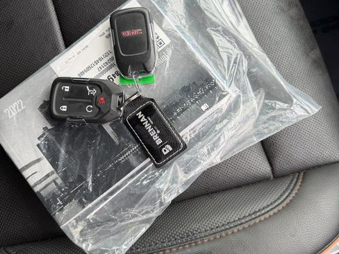 Used 2022 GMC Acadia AT4 w/ Preferred Package image 30