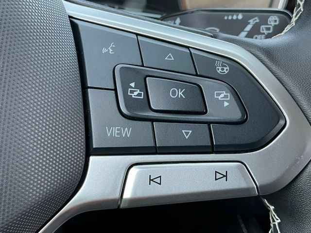 Used 2025 Volkswagen Atlas SE FWD image 30