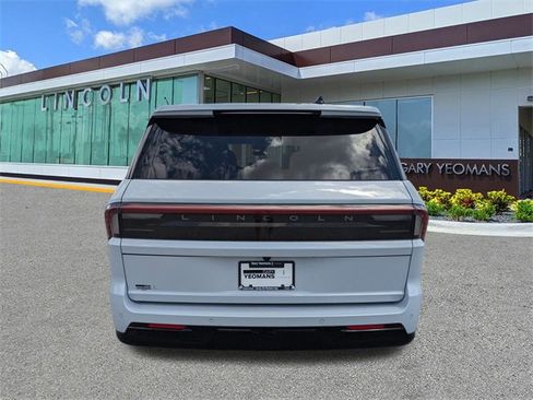 New 2025 Lincoln Navigator Reserve image 5