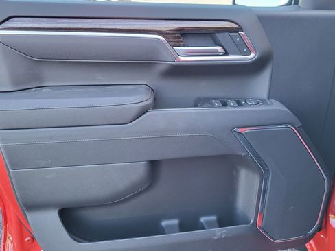 New 2025 GMC Sierra 1500 Elevation image 17