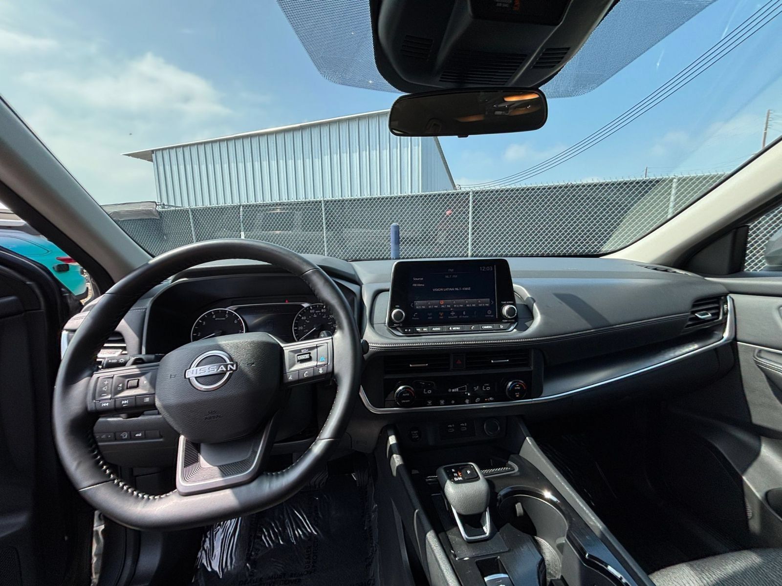 Used 2025 Nissan Rogue SV FWD image 34